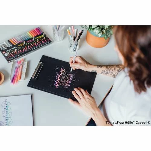 Sakura Gelly Roll Frau Hölle Blending Set 8 Sakura Gelly Roll Frau Hölle Blending Set - Image 6